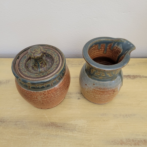 Signed Stoneware Creamer and sugar bowl - Picture 7 of 10